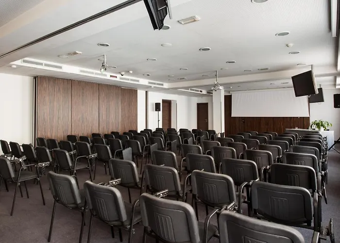 C ホテルズ アンバシアトリ 4*