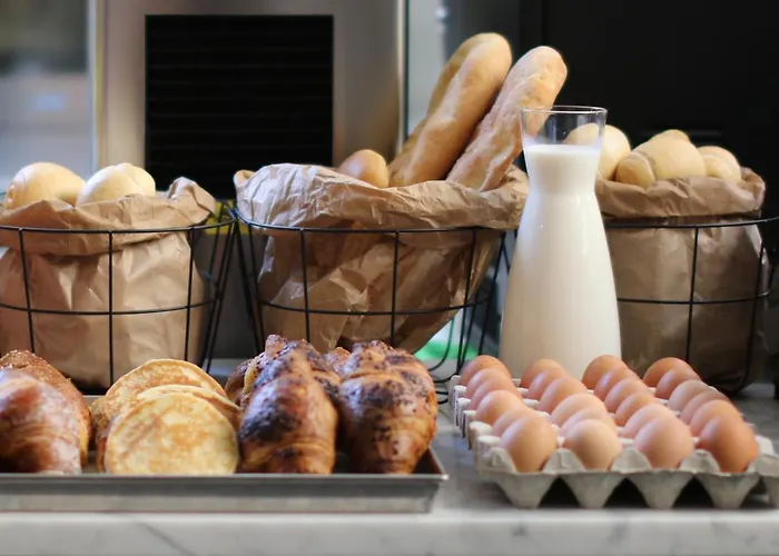 C ホテルズ アンバシアトリ