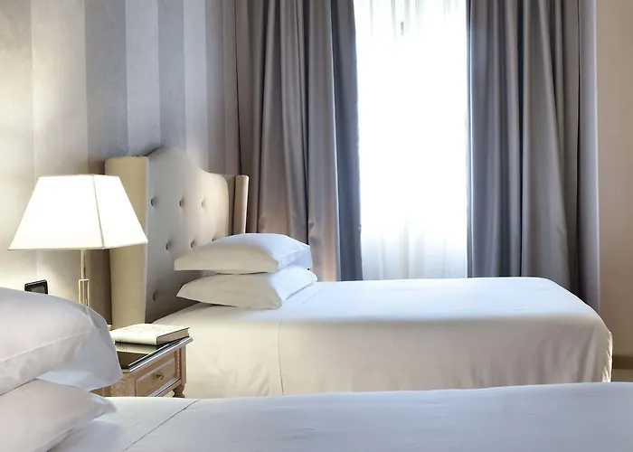 C ホテルズ アンバシアトリ 4*